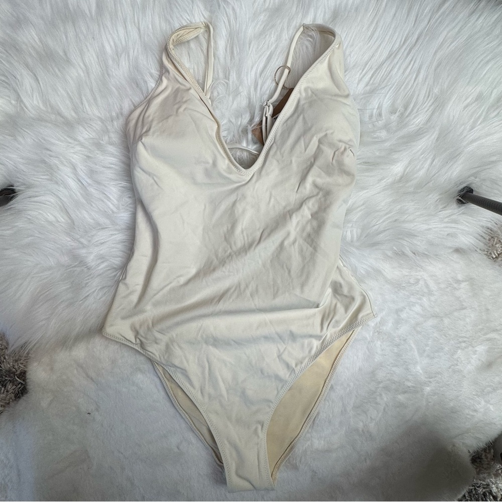 Berlook Chic Cream Women's One-Piece Swimsuit XL 42